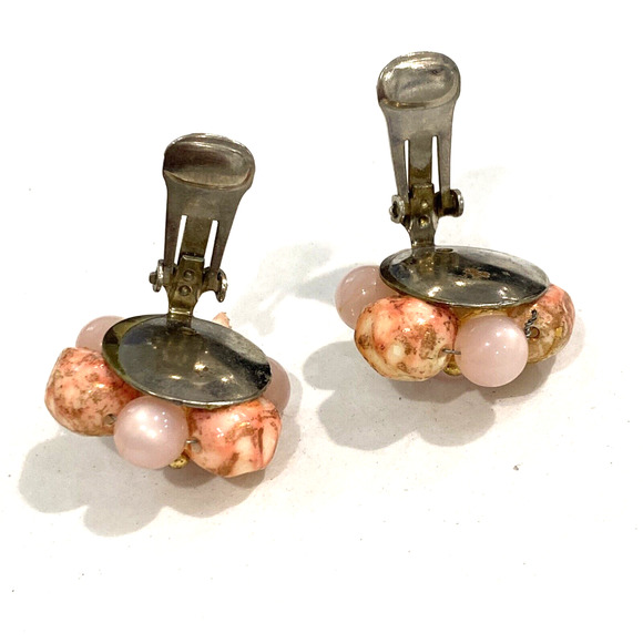 Vintage Mid Century Clip On Earrings pink peach gold beads beaded round clusters - Picture 4 of 5